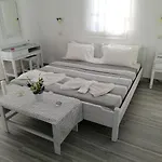 Giorgia Lodging Páros